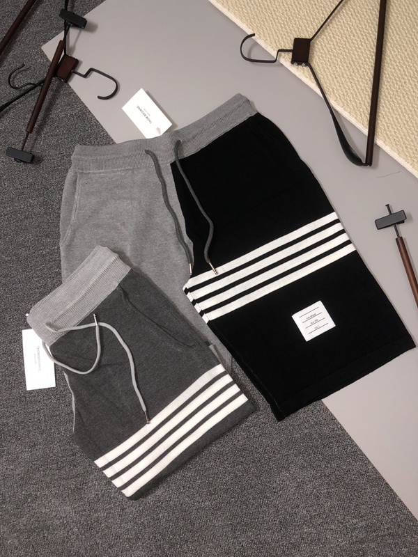 ブランドハーフパンツ背面デザイン